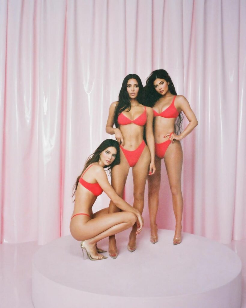 Kardashian-Jenner sestre za SKIMS